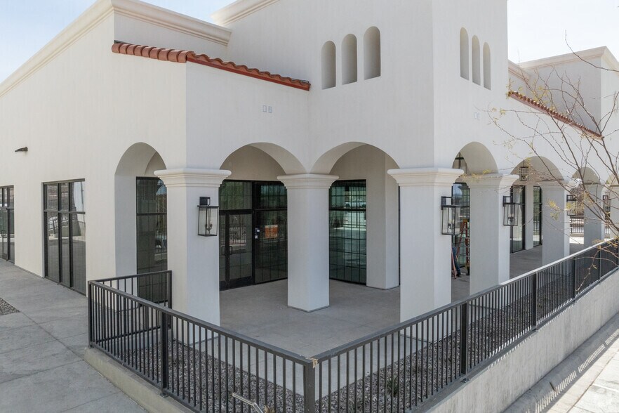 More Photos Of 7451 Paseo Del Norte Blvd, El Paso Storefront For Sale