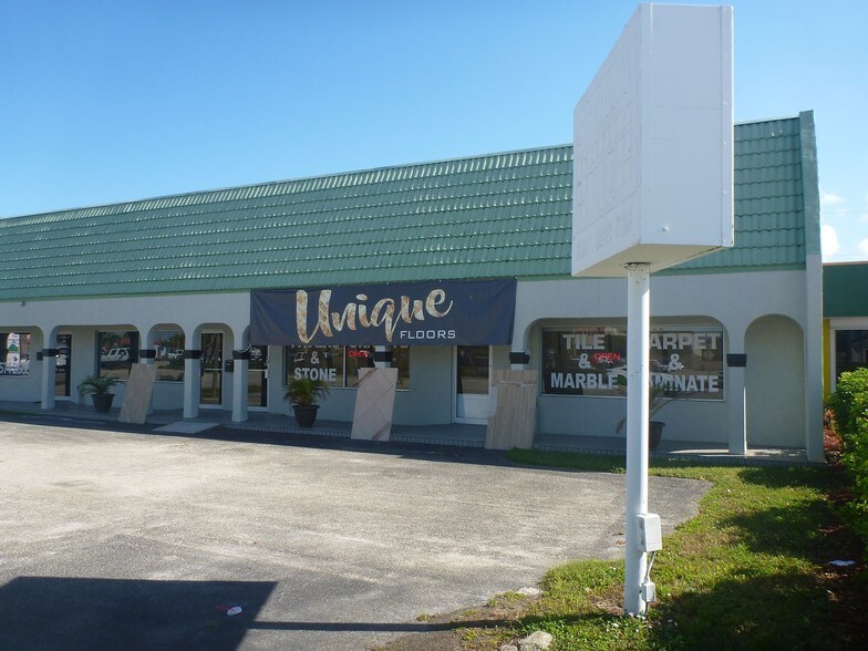 Primary Photo Of 1507 S Del Prado Blvd, Cape Coral General Retail For Lease