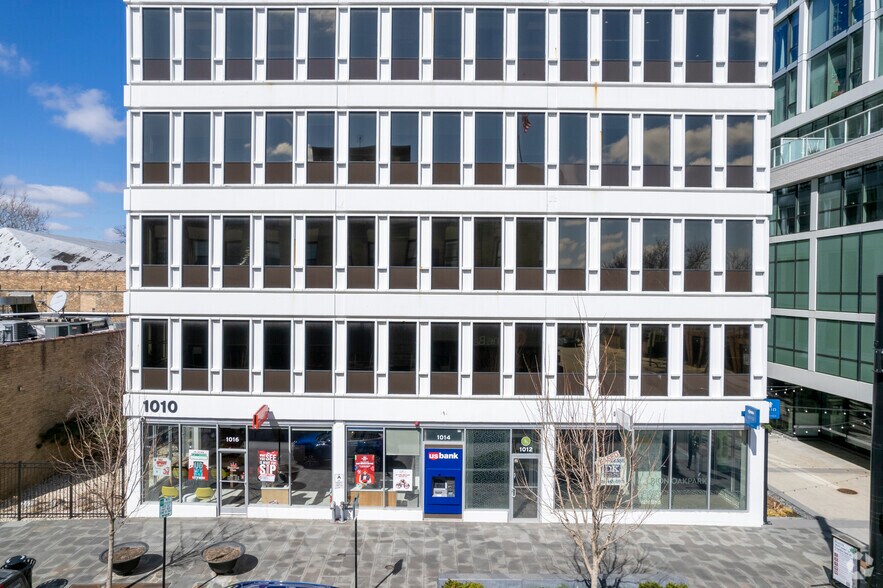 More Photos Of 1010 Lake St, Oak Park Office For Lease