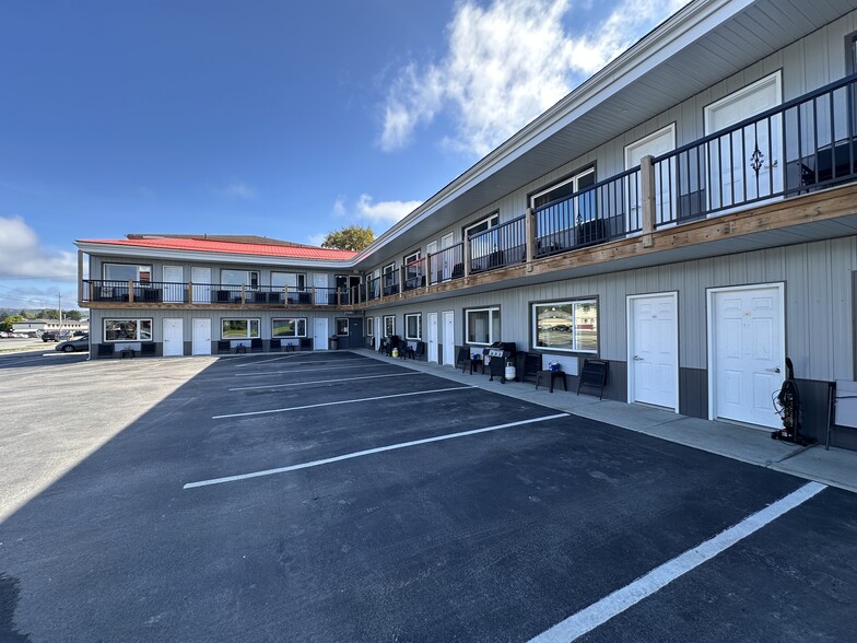 More Photos Of 171 Mission Rd, Wawa Hotel For Sale