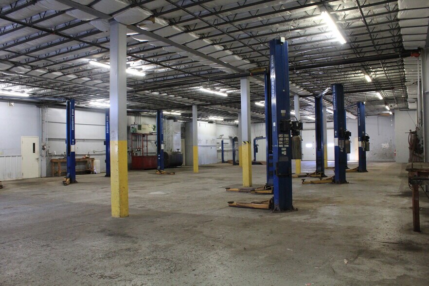 More Photos Of 4 Gator Rock Rd, Somersworth Distribution For Sale