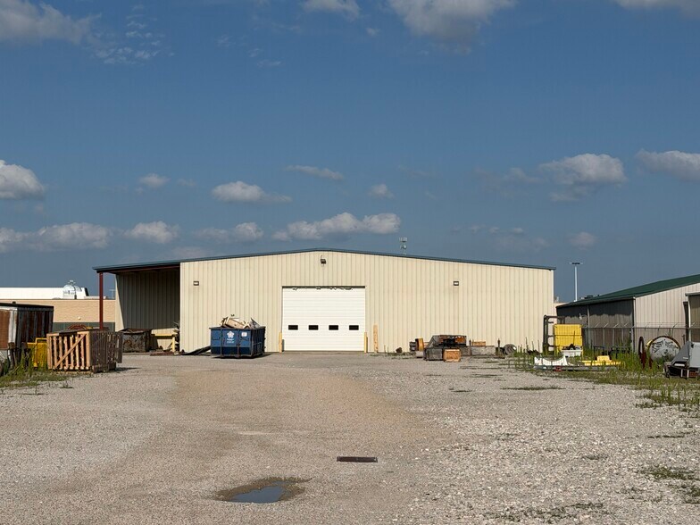 More Photos Of 401 N Congress Ave, Evansville Manufacturing For Lease