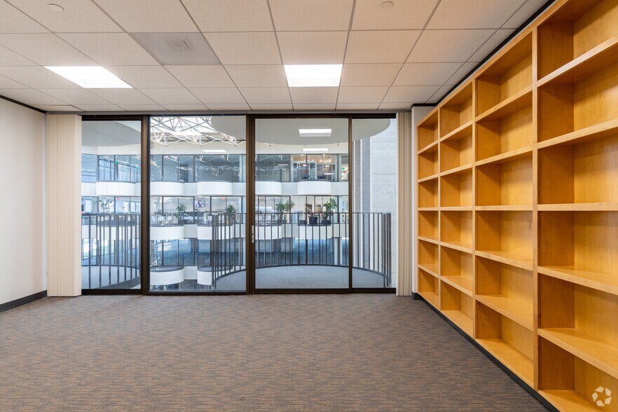 More Photos Of 5065-5075 Westheimer Rd, Houston Office For Lease