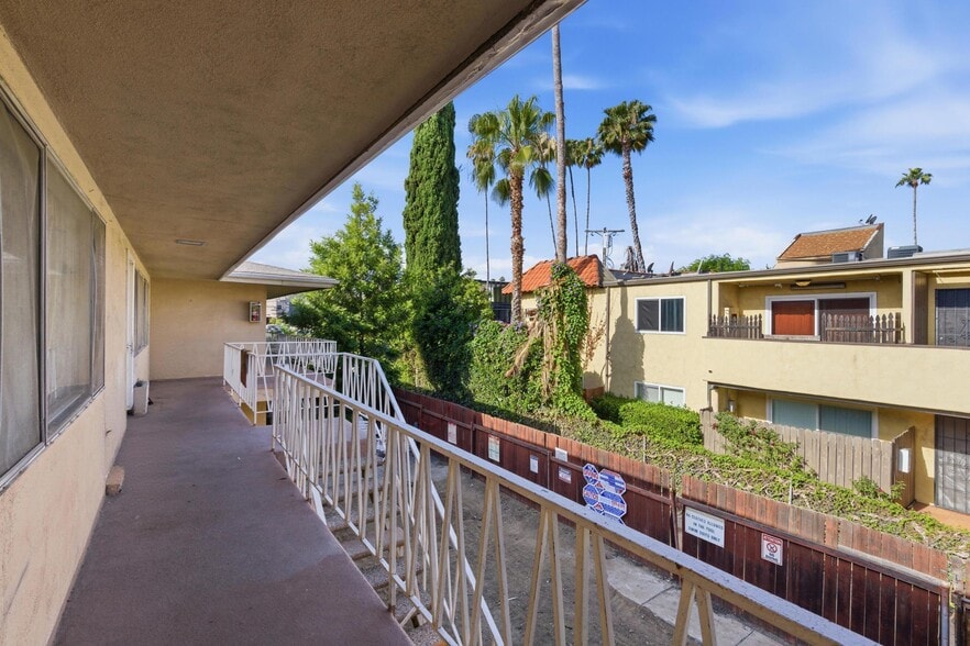 More Photos Of 18611 Clark St, Tarzana Apartments For Sale