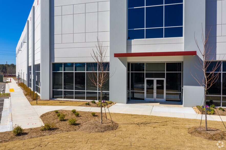 More Photos Of 1400 Rock Mountain Blvd, Stone Mountain Warehouse For Lease