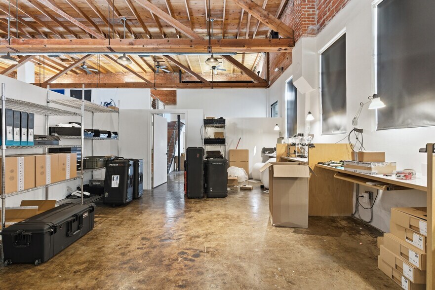 More Photos Of 311-321 Sixth St, San Antonio Office For Sale