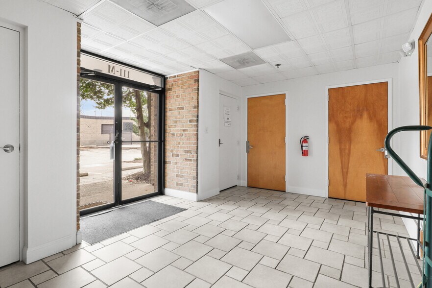 More Photos Of 111 Carpenter Dr, Sterling Office For Lease