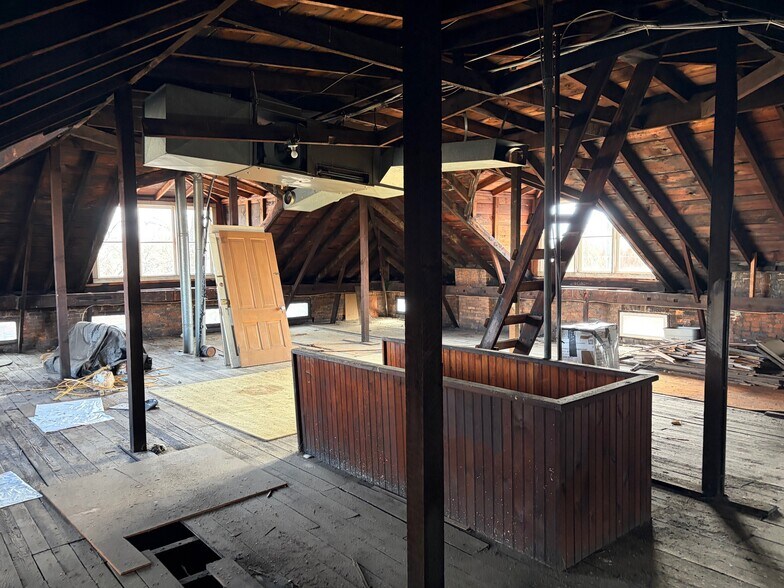 More Photos Of 537-539 S 5th St, Columbus Storefront Retail Residential For Sale