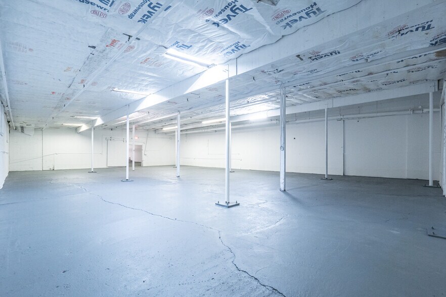 More Photos Of 1047 Broad St, Paulsboro Unknown For Lease