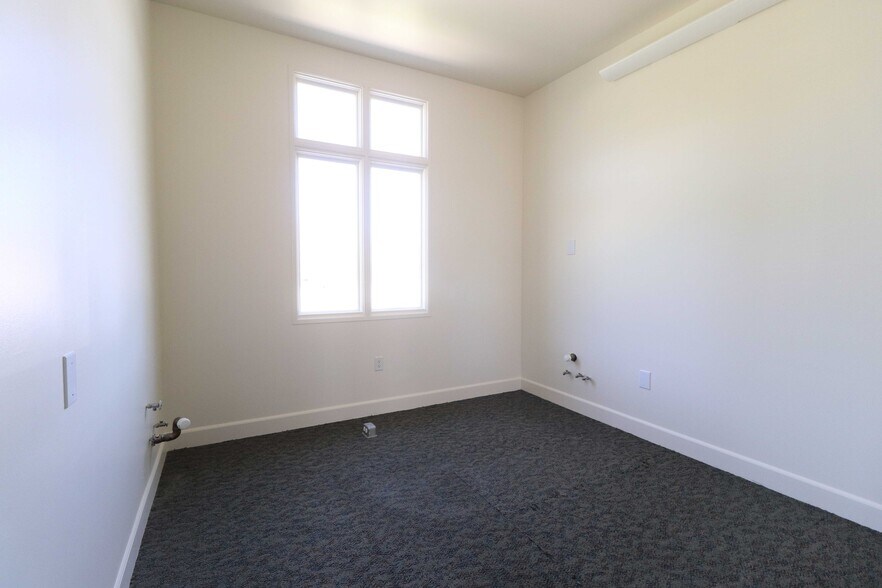 More Photos Of 1005 S 76th Ave, Omaha Medical For Lease