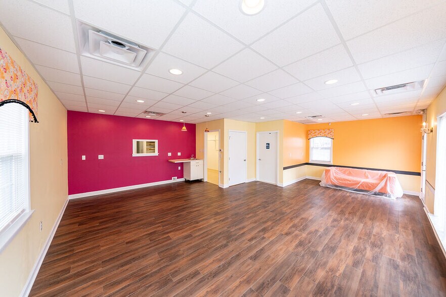 More Photos Of 101 Elm Ave, Louisa General Retail For Lease