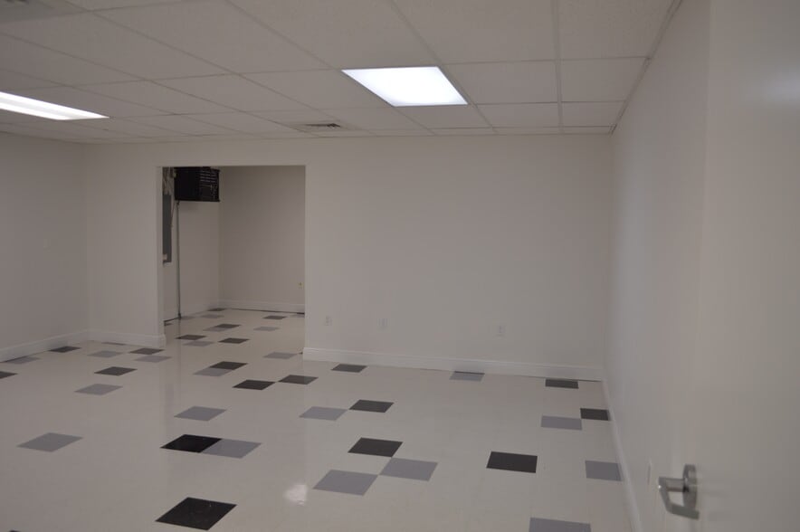 More Photos Of 2979 N 46th Ave, Saint Petersburg Office For Lease
