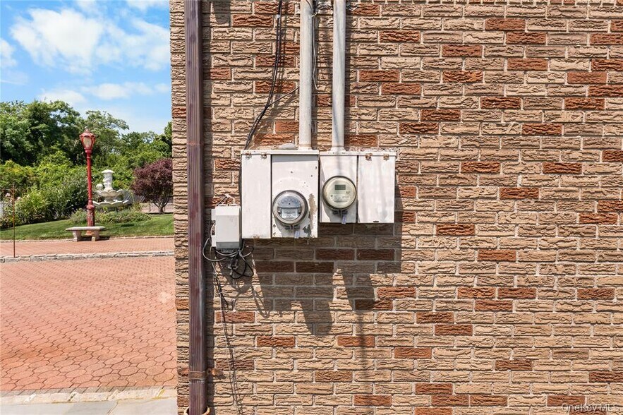 More Photos Of 1 Grandview Dr, Shirley Apartments For Sale