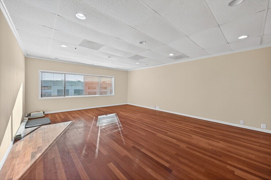 More Photos Of 20 S Linden Ave, South San Francisco Warehouse For Sale