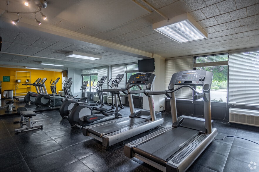 More Photos Of 3377 New Castle Rd, West Middlesex Hotel For Sale