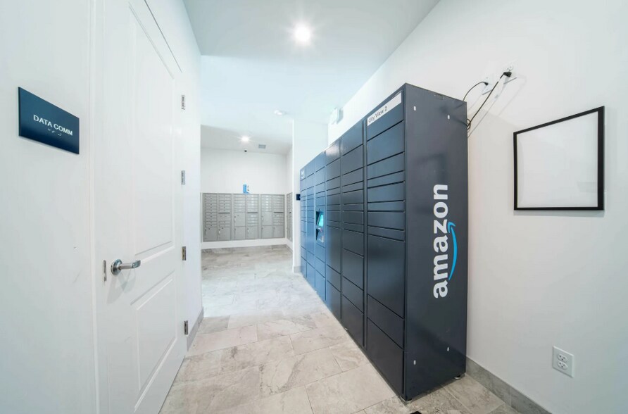 More Photos Of 501 S Capitol Ave, Lansing Office For Sale