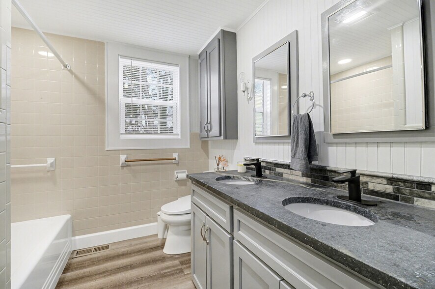 More Photos Of 783 Grove St N, Dahlonega Office For Sale