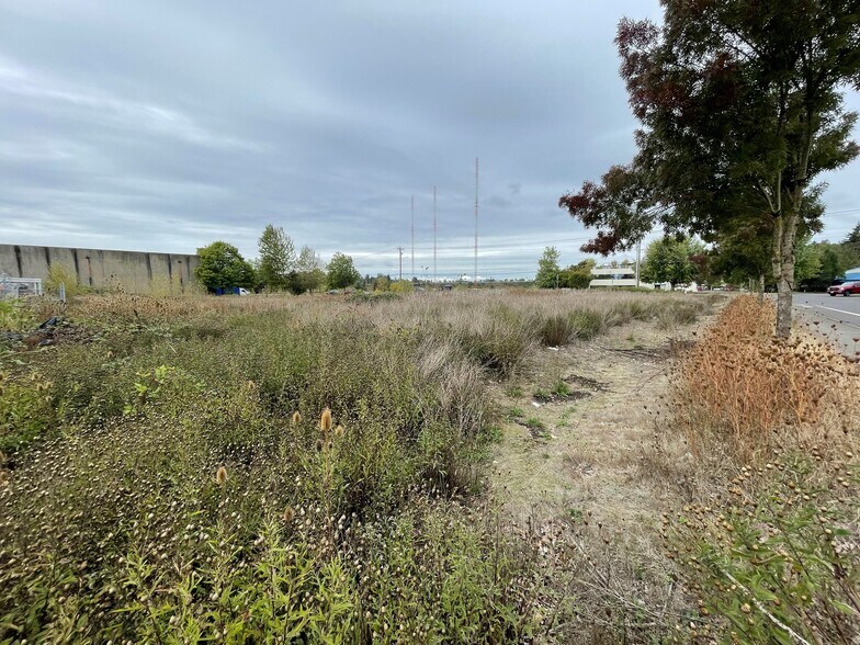 More Photos Of 14235 SE 98th Ct, Clackamas Warehouse For Sale