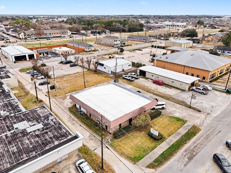 More Photos Of 2405 S Grand Blvd, Pearland Office For Sale