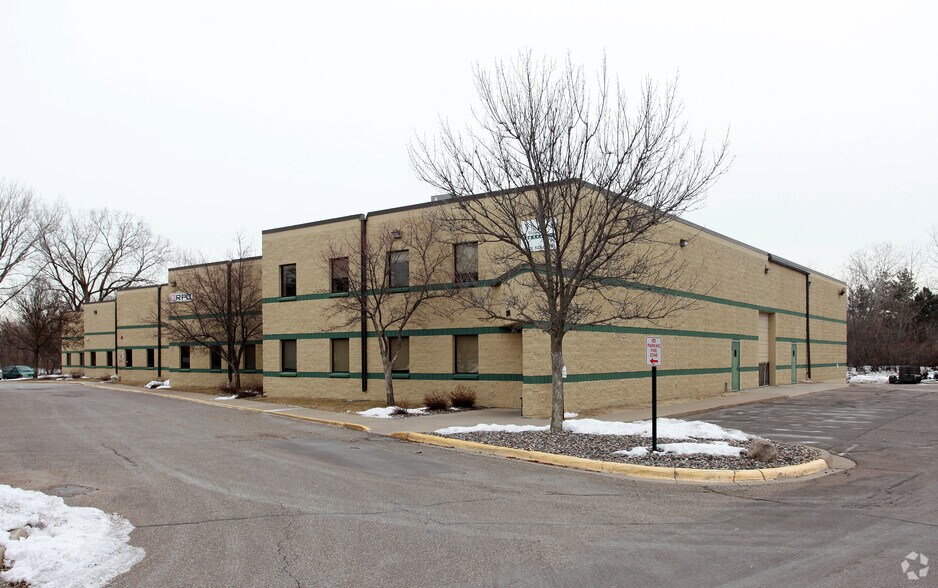 More Photos Of 3980-3988 N Quebec Ave, New Hope Warehouse For Lease