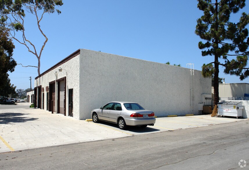More Photos Of 1302 Tower Sq, Ventura Warehouse For Lease