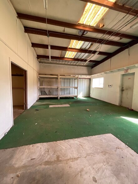 More Photos Of 609 Oak St, La Marque Warehouse For Sale