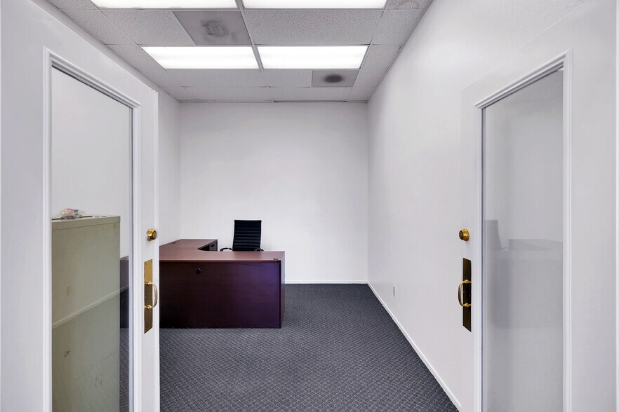 More Photos Of 2660 Pearblossom Hwy, Palmdale Office Residential For Sale