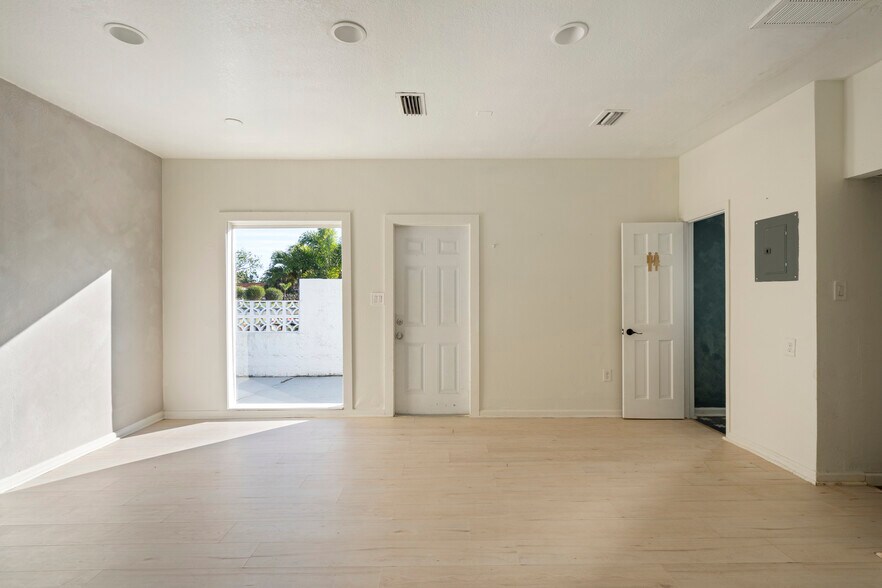 More Photos Of 599 Sherwood Ave, Satellite Beach General Retail For Lease