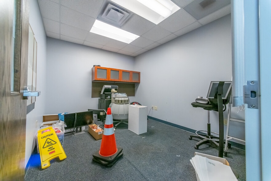 More Photos Of 100-106 S Main st, Ishpeming Bank For Sale