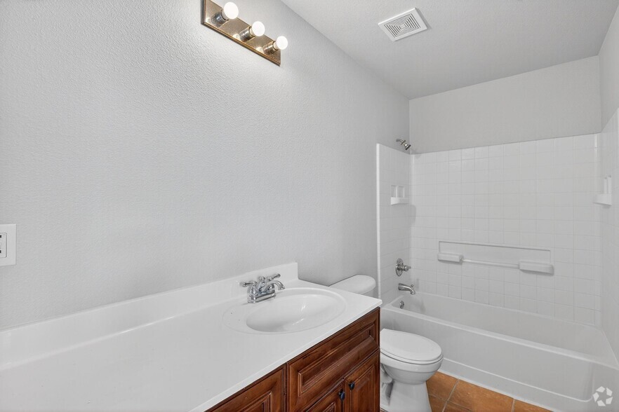 More Photos Of 1502 Claremont Cir, Marble Falls Apartments For Sale