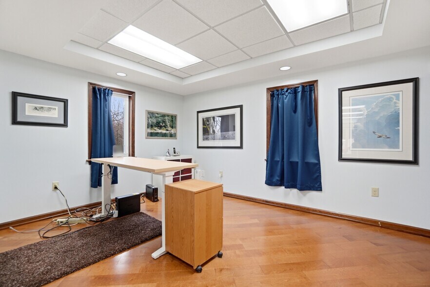 More Photos Of 175 W Franklin St, Centerville Storefront Retail Office For Sale