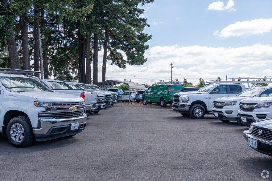 More Photos Of 18435 SW Pacific Hwy, Tualatin Auto Dealership For Lease