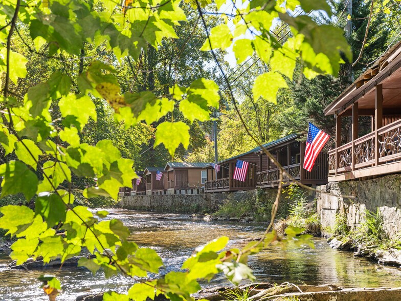 More Photos Of 125 Tee Pee Dr, Whittier Hotel For Sale