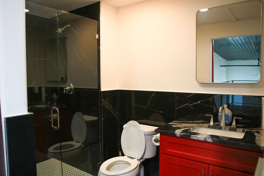 More Photos Of 1725 N Hwy 377, Roanoke Warehouse For Sale