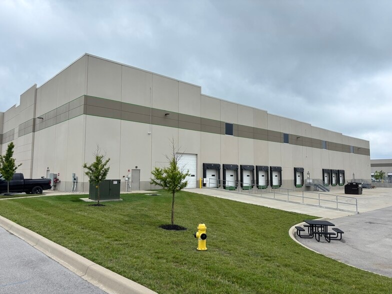 Primary Photo Of 13620 NE Park Dr, Louisville Warehouse For Lease