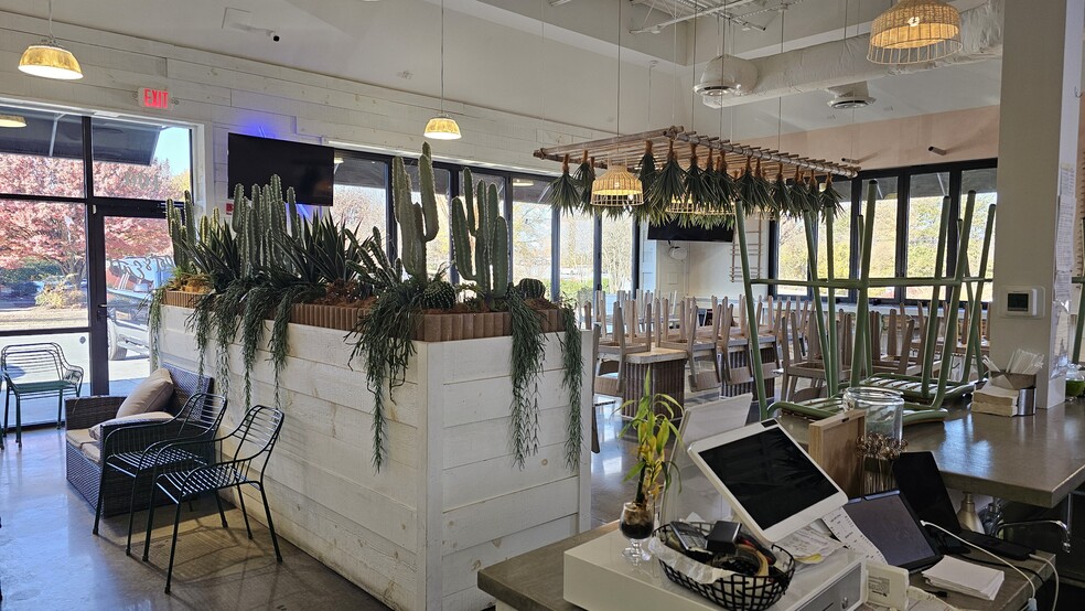 More Photos Of 2021 Griffith Rd, Winston-Salem Storefront For Lease