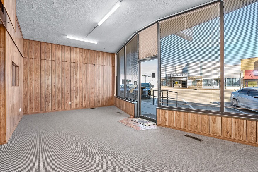 More Photos Of 155 N Broadway Ave, Booneville Storefront For Sale
