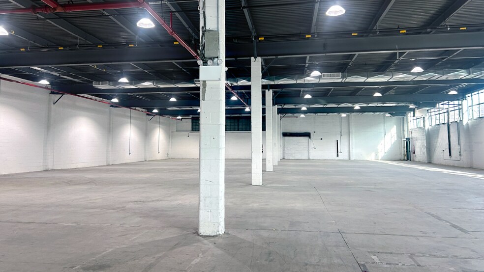 More Photos Of 1845 Steinway St, Astoria Warehouse For Lease