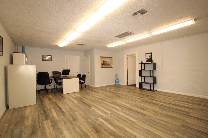 More Photos Of 1000 W Apache Trl, Apache Junction Freestanding For Sale