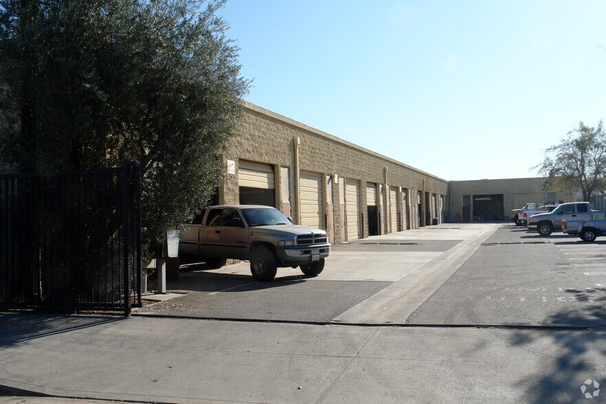More Photos Of 11132 Fleetwood St, Sun Valley Warehouse For Lease