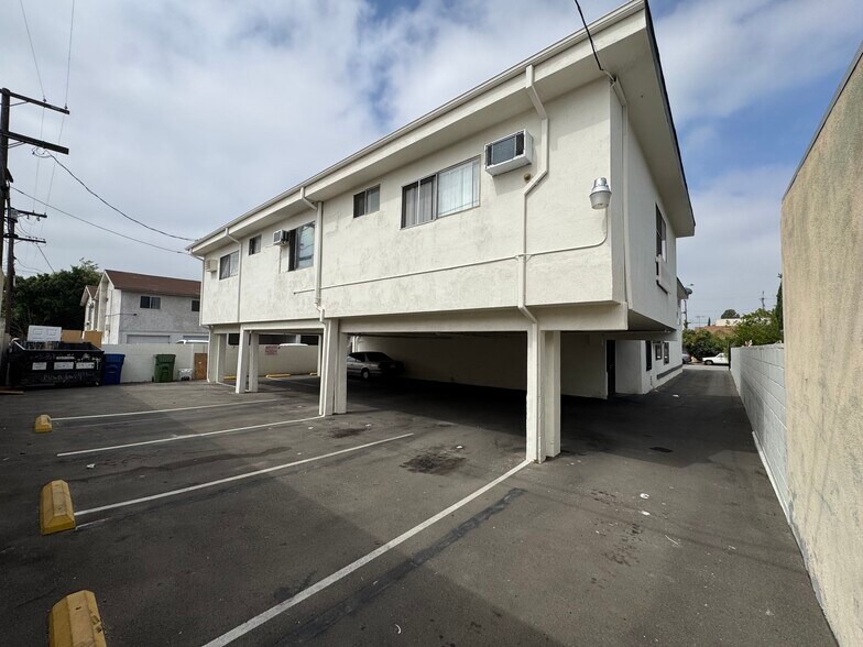 More Photos Of 6722 Troost Ave, North Hollywood Apartments For Sale