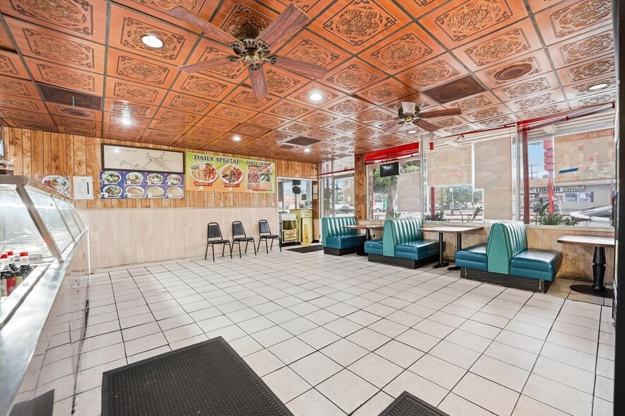 More Photos Of 486 W 20th St, San Pedro Storefront Retail Residential For Sale