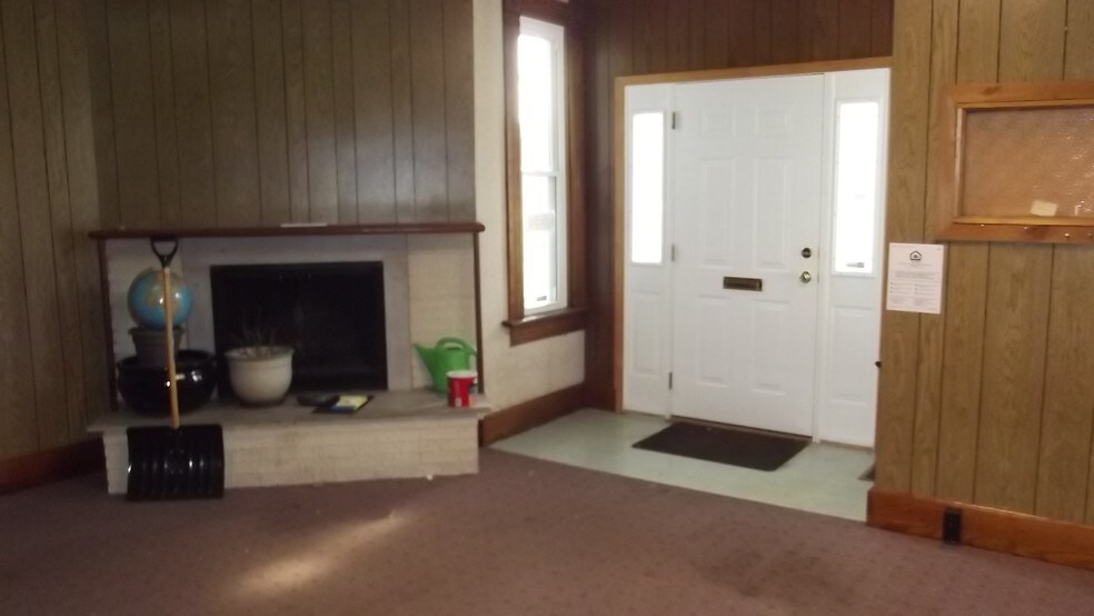 More Photos Of 635 S Lincoln Ave, O'Fallon Storefront Retail Office For Sale