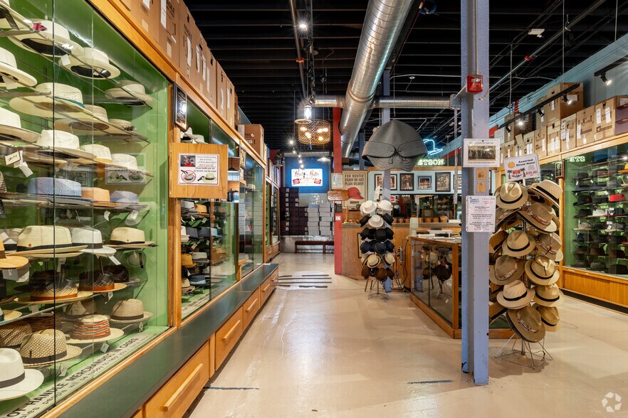 More Photos Of 2462-2472 Riopelle St, Detroit Storefront Retail Office For Sale