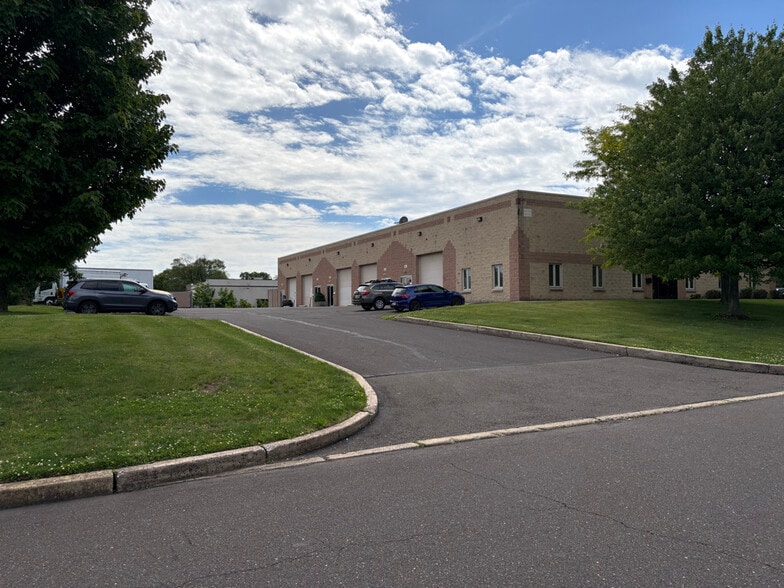 More Photos Of 388 Nina Way, Warminster Light Distribution For Lease