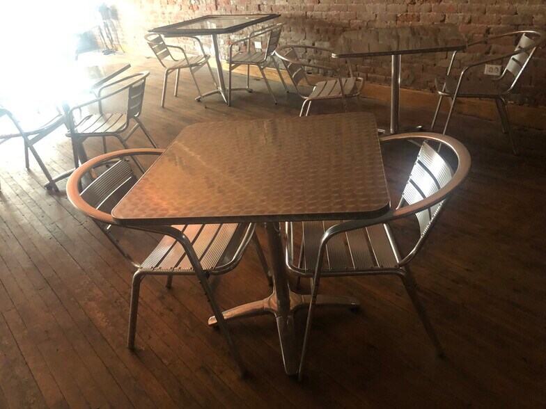 More Photos Of 104 N Market St, Gallatin General Retail For Sale