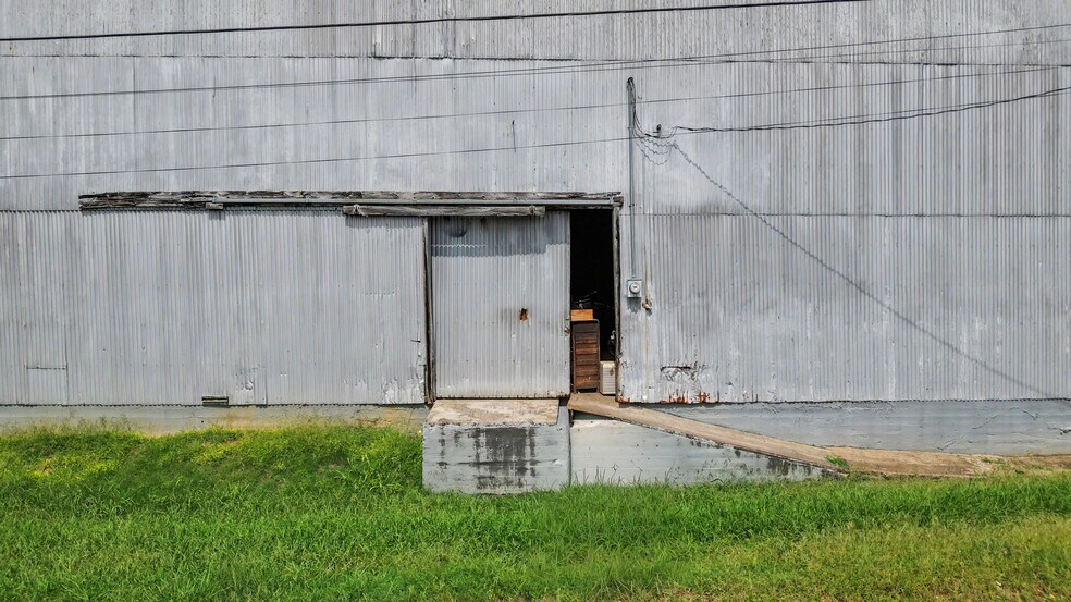 More Photos Of 237 Loretta St, Greeneville Industrial For Sale