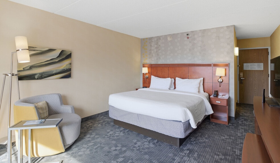 More Photos Of 7676 East State St, Rockford Hotel For Sale