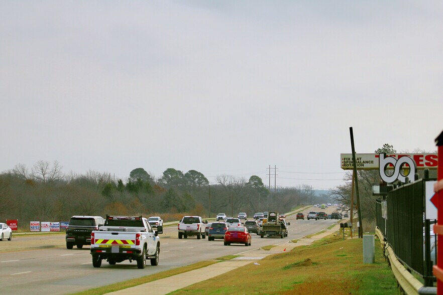 More Photos Of 4108 University Drive & Geesling rd, Denton Auto Dealership For Lease
