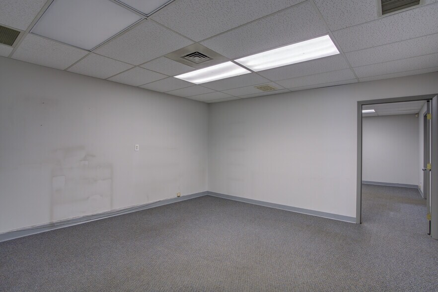 More Photos Of 675 Elkton Dr, Colorado Springs Distribution For Lease